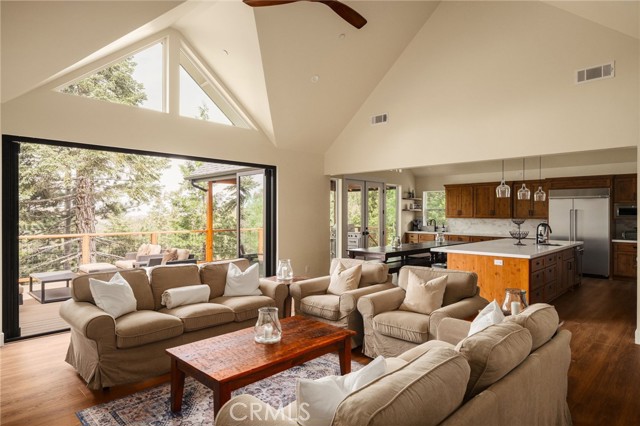 Detail Gallery Image 3 of 15 For 26910 Everest Rd, Lake Arrowhead,  CA 92352 - 6 Beds | 6 Baths