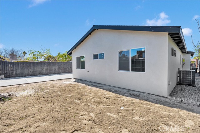 7357 Lynwood Way, Highland CA: https://media.crmls.org/medias/c7031942-5d7e-4dd2-9260-eca0436bdf71.jpg