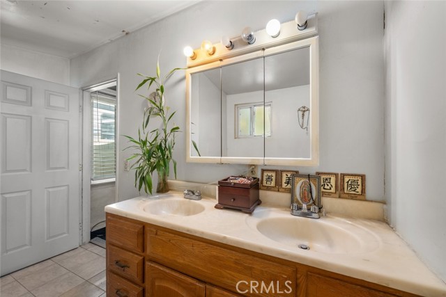 11744 Welby Way, North Hollywood CA: https://media.crmls.org/medias/c70349b8-2f37-4374-9b2b-1e2d360a733f.jpg