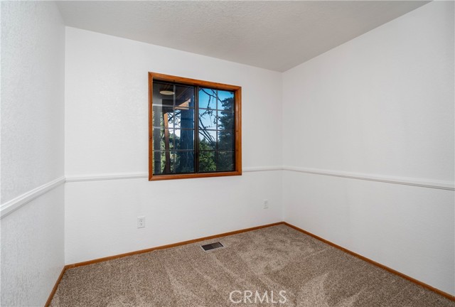Detail Gallery Image 12 of 44 For 23772 Scenic Dr, Crestline,  CA 92325 - 3 Beds | 1/1 Baths