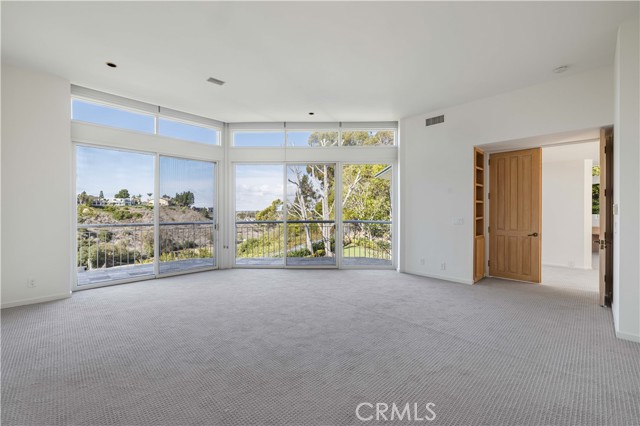2 Inverness Lane, Newport Beach CA: https://media.crmls.org/medias/c703cc99-9a9a-4c6f-9f79-6b0ced173512.jpg