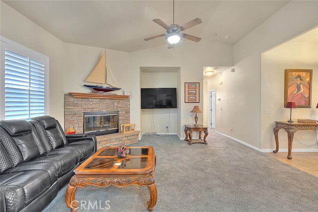 15095 Douglas Street, Apple Valley CA: https://media.crmls.org/medias/c703f1d8-e3f1-4abf-a357-1a8c8bee428c.jpg
