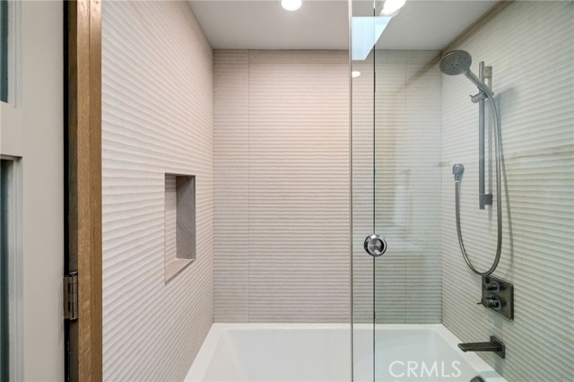 Image 18 of 32 For 15 Margate Square