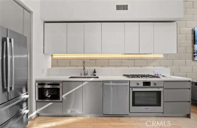 3450 Cahuenga Boulevard, Universal City CA: https://media.crmls.org/medias/c7060a3d-2dd5-4372-b8e7-0421f1a6818a.jpg