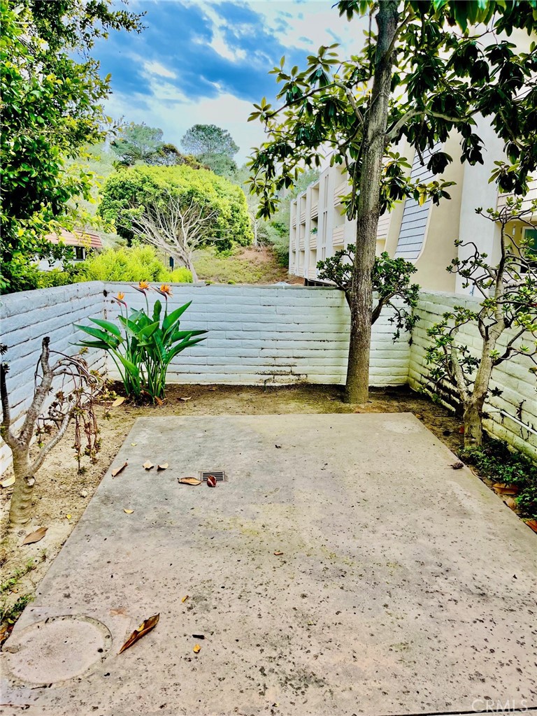https://media.crmls.org/medias/c70652b7-40ac-4c74-8645-ee645a0ae3b2.jpg?preset=X-Large