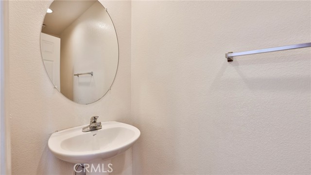 1748 Yvonne Court, Riverside CA: https://media.crmls.org/medias/c7068592-23c3-45d7-8db9-3657dce9c0cf.jpg