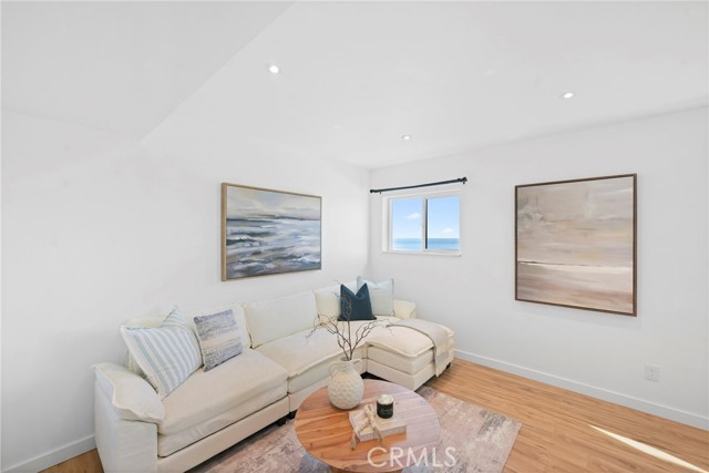 Detail Gallery Image 32 of 46 For 31161 Holly Dr, Laguna Beach,  CA 92651 - 5 Beds | 2/1 Baths