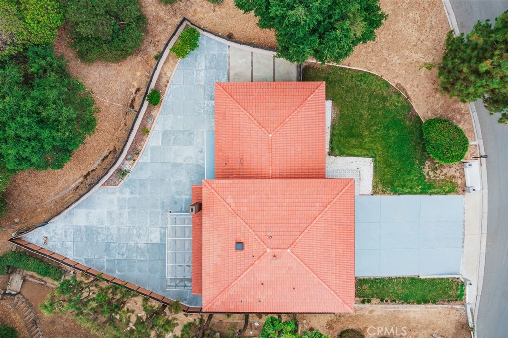 https://media.crmls.org/medias/c7073fc2-e0d5-4cdf-829c-be6778802366.jpg?preset=X-Large