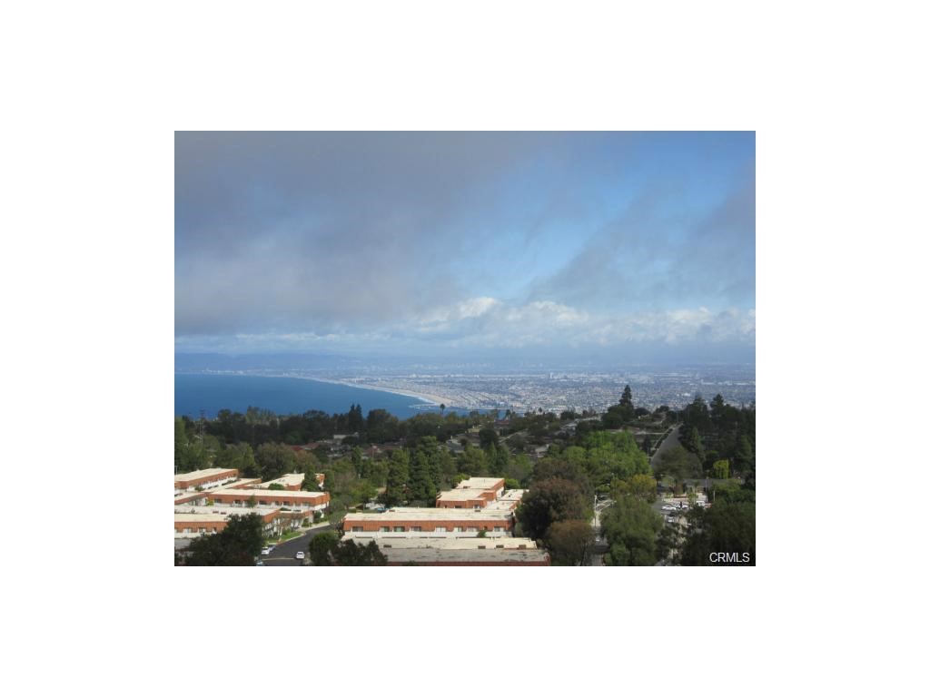 https://media.crmls.org/medias/c70761cc-88c2-431e-959d-53ebd01b298b.jpg?preset=X-Large