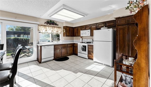 Detail Gallery Image 8 of 28 For 694 Rosewood Ln, San Dimas,  CA 91773 - 3 Beds | 2/1 Baths