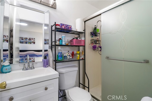 Detail Gallery Image 15 of 32 For 5700 Etiwanda Ave #105,  Tarzana,  CA 91356 - 3 Beds | 2 Baths