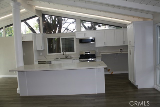 15814 Septo Street, North Hills CA: https://media.crmls.org/medias/c7090521-3a65-4a25-8155-cc112947708c.jpg