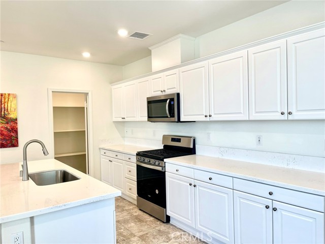 Detail Gallery Image 10 of 33 For 1750 Apricot Tree Pl, Upland,  CA 91784 - 3 Beds | 2/1 Baths