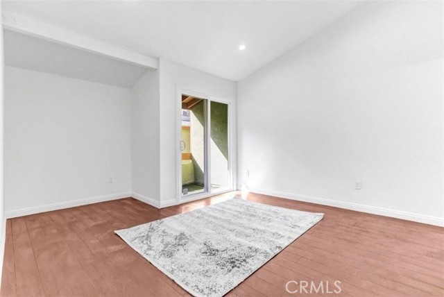 Detail Gallery Image 9 of 17 For 6155 Reseda Blvd #4,  Tarzana,  CA 91335 - 3 Beds | 2 Baths