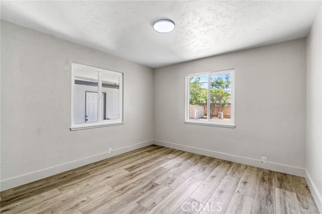Detail Gallery Image 23 of 41 For 2824 E Brown Ave, Fresno,  CA 93703 - 3 Beds | 2 Baths