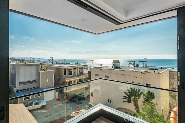 200 40th Street, Manhattan Beach, California 90266, 4 Bedrooms Bedrooms, ,4 BathroomsBathrooms,Residential,Sold,40th,SB22010624