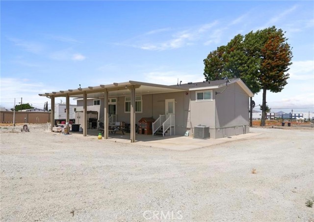 18583 Seaton Avenue, Perris CA: https://media.crmls.org/medias/c70a0159-fdf9-4b29-bfa4-aaee724c163c.jpg