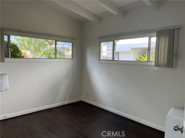3300 Seaview Avenue, Corona del Mar CA: https://media.crmls.org/medias/c70a18f4-613c-469c-bc25-e81eada2ba7c.jpg