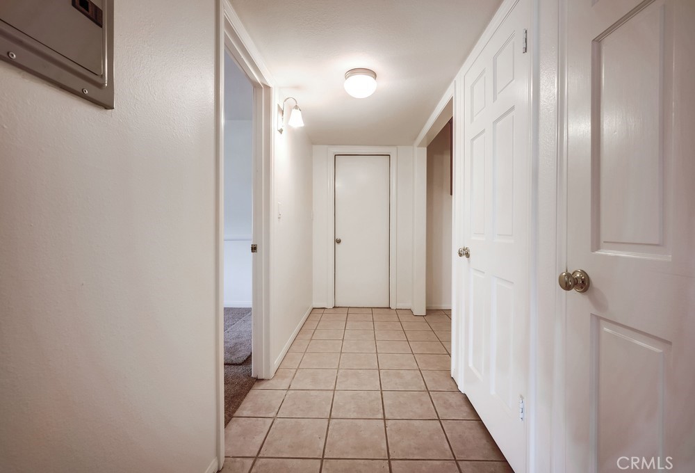 https://media.crmls.org/medias/c70c436d-a352-40a0-9d2d-99905280ab44.jpg?preset=X-Large