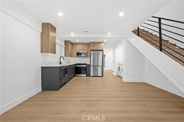 Detail Gallery Image 14 of 36 For 2922 12th Ave, Los Angeles,  CA 90018 - 4 Beds | 4 Baths