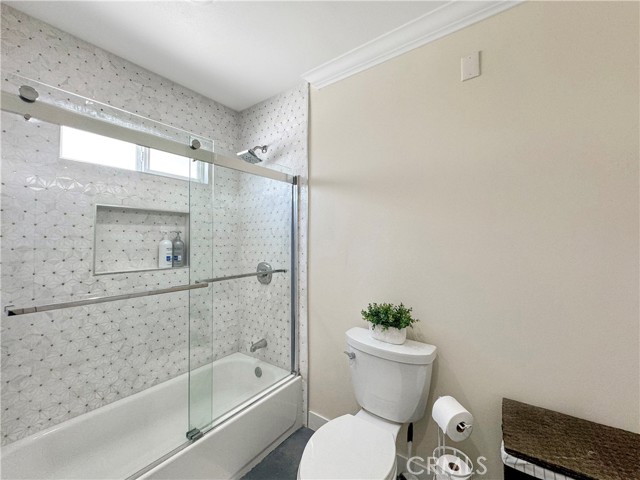 Detail Gallery Image 16 of 63 For 12302 Pomering Rd, Downey,  CA 90242 - 4 Beds | 2 Baths