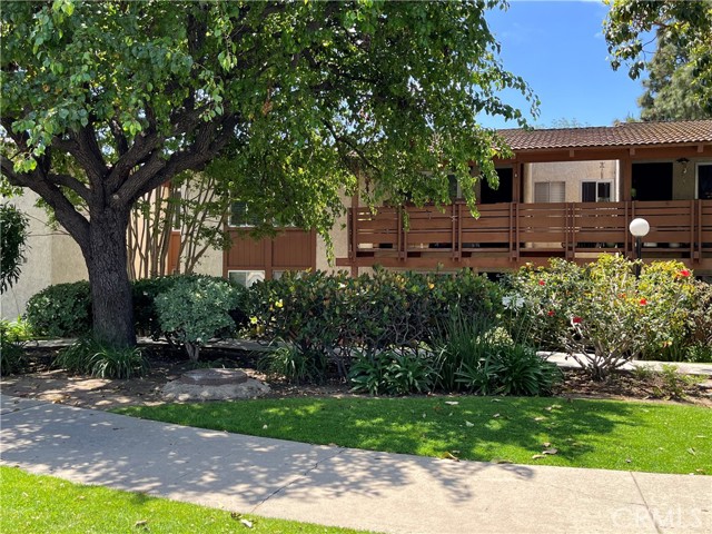 3719 Country Club Drive, Long Beach CA: https://media.crmls.org/medias/c70ceec2-5097-4c97-b864-4ce2969f9fc5.jpg