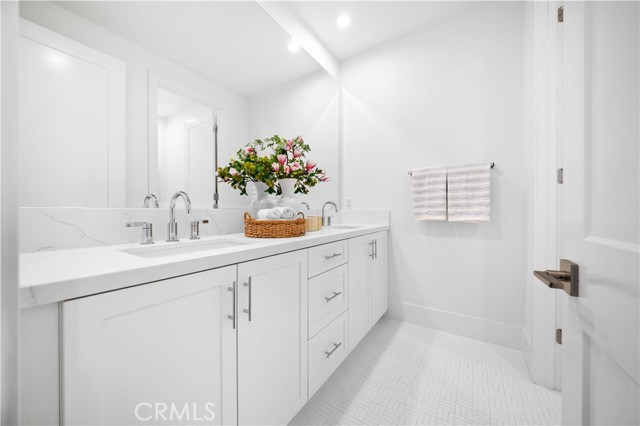 307 Brimwood, Irvine CA: https://media.crmls.org/medias/c70e7264-4070-44c2-9b88-5c80373a0c92.jpg