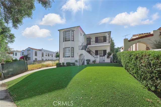 1327 S Burnside Avenue, Los Angeles CA: https://media.crmls.org/medias/c70eb259-4230-4217-9f03-38c3c2c6e94e.jpg