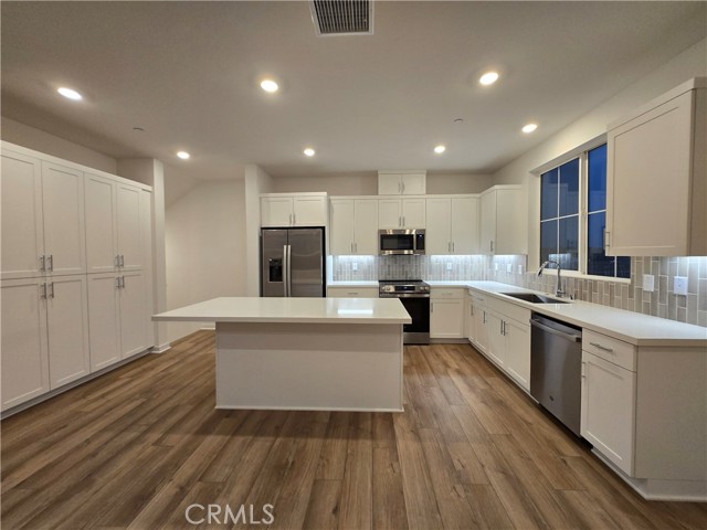 Detail Gallery Image 14 of 40 For 5961 Huntington Dr, Corona,  CA 92880 - 3 Beds | 2/1 Baths