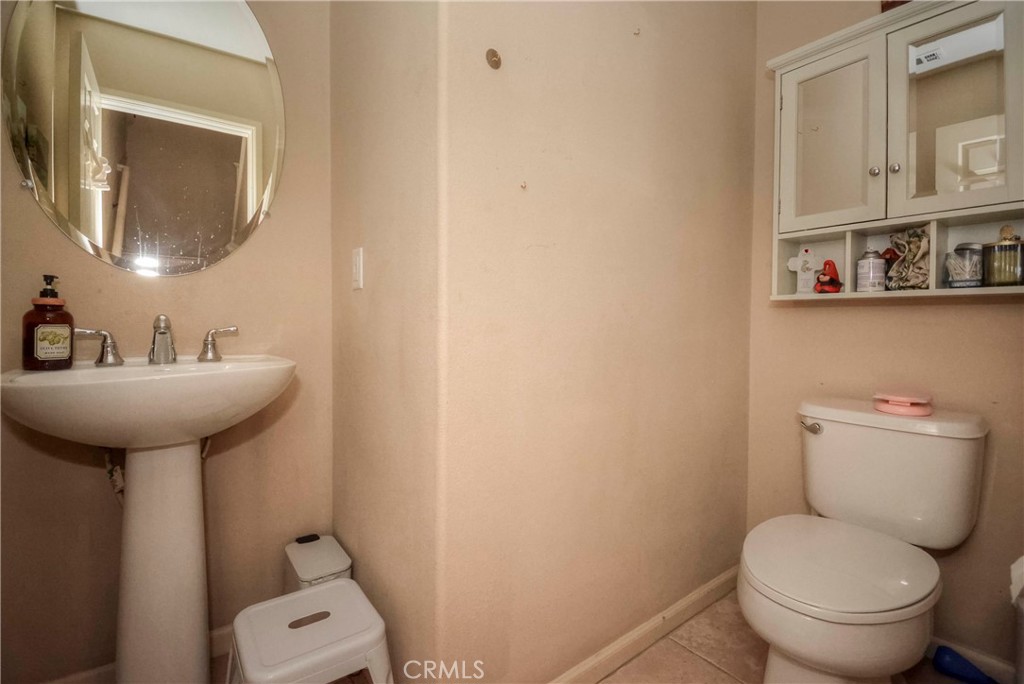https://media.crmls.org/medias/c70f03f0-7fc3-4303-8216-81e528b9bf67.jpg?preset=X-Large