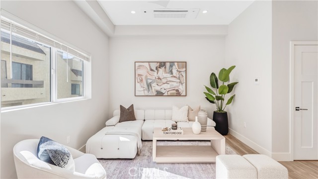 1823 Westholme Ave, Los Angeles CA: https://media.crmls.org/medias/c70fbd0f-4e68-448c-985d-6b447d92d35a.jpg