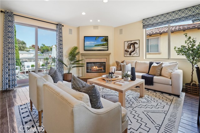615 Pacific Coast Highway, Redondo Beach, California 90277, 3 Bedrooms Bedrooms, ,3 BathroomsBathrooms,Residential,Sold,Pacific Coast Highway,SB22124725