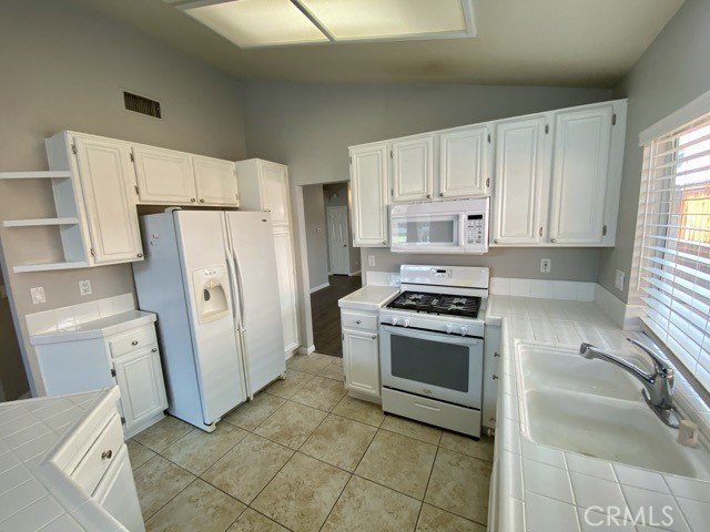 Detail Gallery Image 12 of 27 For 39818 Western Jay Way, Murrieta,  CA 92562 - 3 Beds | 2/1 Baths