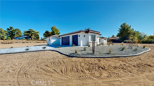 Detail Gallery Image 5 of 68 For 14285 Riverside Dr, Apple Valley,  CA 92307 - 4 Beds | 2/1 Baths