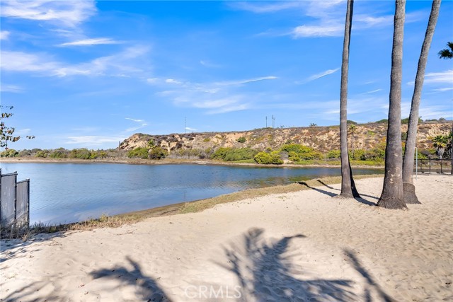 Detail Gallery Image 4 of 54 For 331 Walnut St, Newport Beach,  CA 92663 - 5 Beds | 5/1 Baths