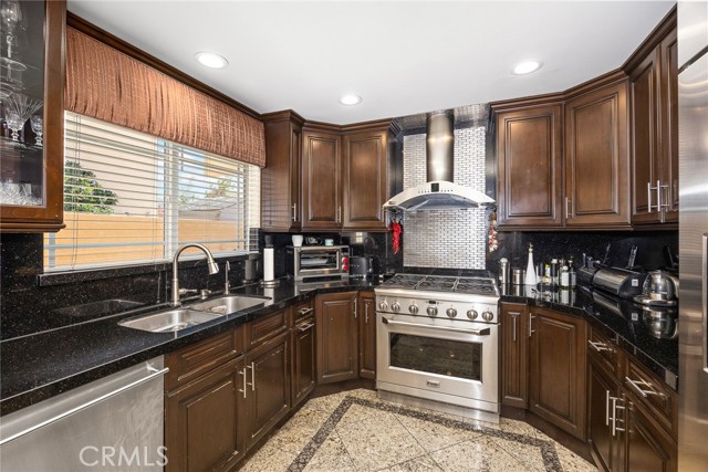 Detail Gallery Image 25 of 63 For 10610 Oak Tree Way, Sunland,  CA 91040 - 5 Beds | 4 Baths