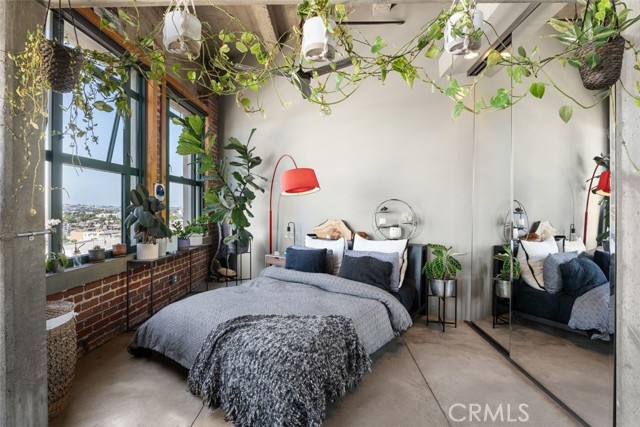100 W 5th Street, Long Beach CA: https://media.crmls.org/medias/c7132c5d-4b6a-4783-939a-8086b8e4b855.jpg