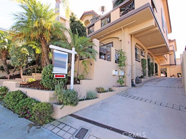 103 Helberta Avenue, Redondo Beach, California 90277, 3 Bedrooms Bedrooms, ,2 BathroomsBathrooms,Residential,Sold,Helberta,PW16710197