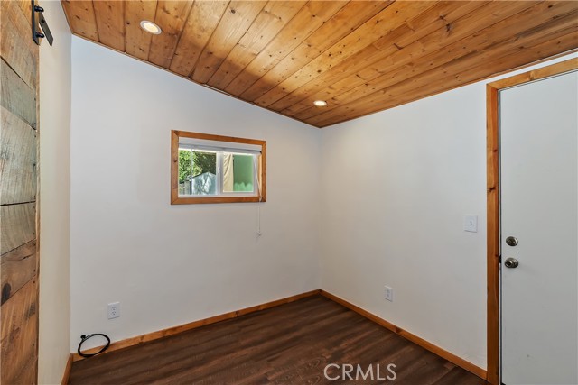 Detail Gallery Image 29 of 49 For 39234 N Shore Dr, Fawnskin,  CA 92333 - 2 Beds | 1/1 Baths