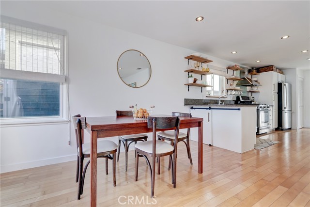 662 Rosecrans Avenue, Manhattan Beach, California 90266, 2 Bedrooms Bedrooms, ,1 BathroomBathrooms,Residential,Sold,Rosecrans,PW21211471