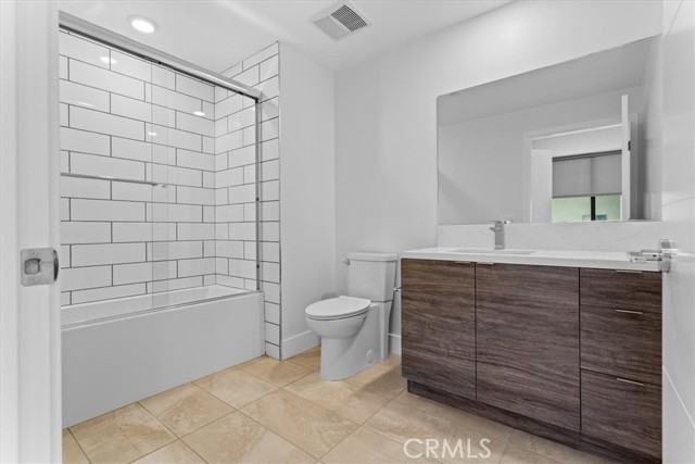 4383 Sepulveda Boulevard, Sherman Oaks CA: https://media.crmls.org/medias/c714c697-83a7-4f81-98ba-6c03f975d0e2.jpg