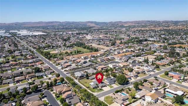 4299 Biscayne Street, Chino CA: https://media.crmls.org/medias/c71634e1-93c1-48cc-97e2-1cec387557fe.jpg