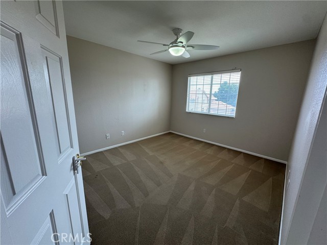19004 Ivanpah Way, Apple Valley CA: https://media.crmls.org/medias/c71673b5-6194-4ada-ba3b-976148f87d1f.jpg