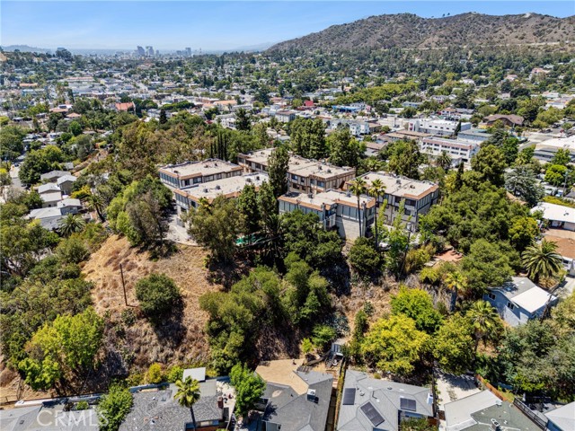 1832 Oak Tree Drive, Los Angeles CA: https://media.crmls.org/medias/c716a44d-87d8-4257-abe8-9d3ff1f64521.jpg