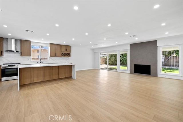 Detail Gallery Image 6 of 38 For 22306 Marlin Pl, Canoga Park,  CA 91303 - 4 Beds | 3 Baths