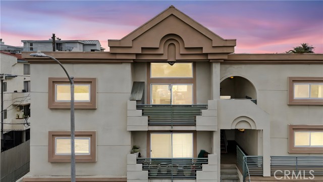 3604 Westwood Boulevard, Los Angeles CA: https://media.crmls.org/medias/c717dc0c-bf2d-44b1-9f26-ff2fa182cdc5.jpg