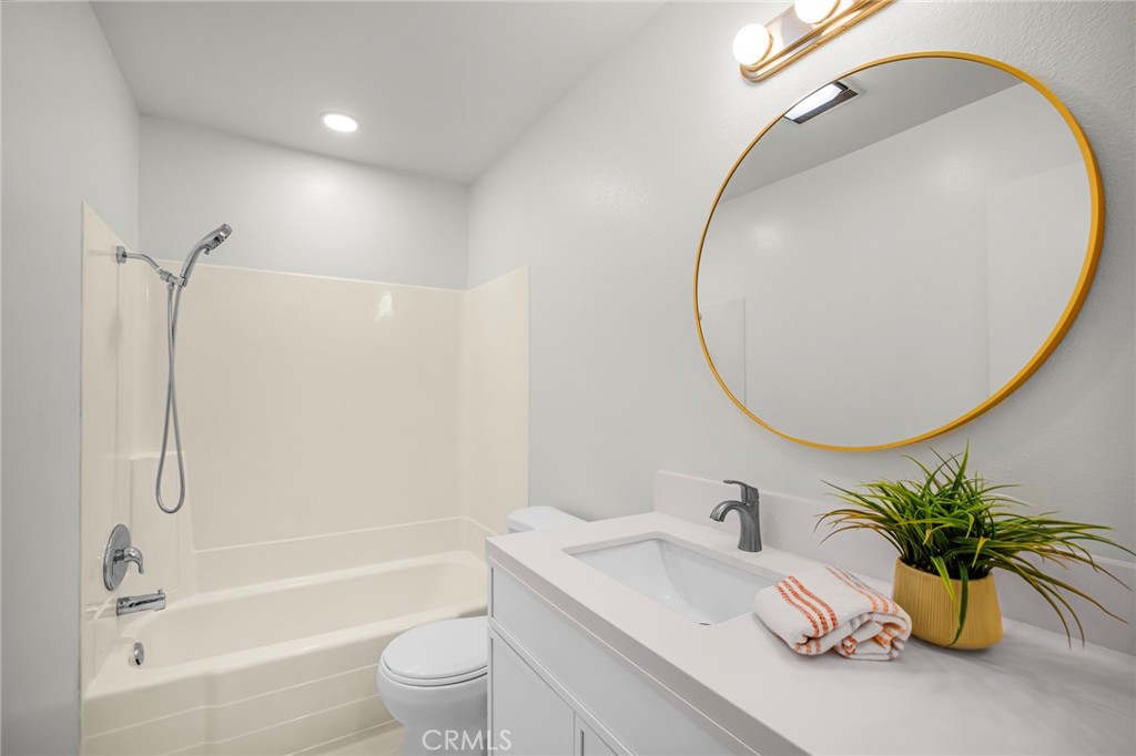 https://media.crmls.org/medias/c7187667-1a9d-498a-85f4-d47a8be4b277.jpg?preset=X-Large
