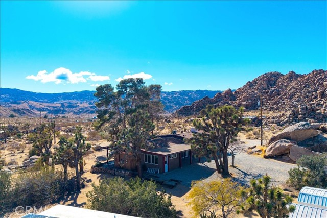 8427 Rock Haven Road, Joshua Tree CA: https://media.crmls.org/medias/c719c25f-ec45-4d79-b3c1-fa1cce8a1539.jpg