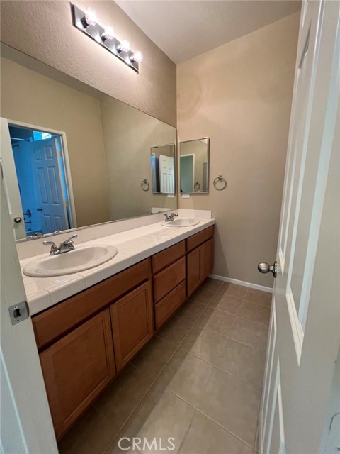 Detail Gallery Image 15 of 29 For 135 Violet Bloom, Irvine,  CA 92618 - 4 Beds | 3 Baths