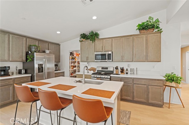 Detail Gallery Image 6 of 33 For 1644 Beacon Dr, Beaumont,  CA 92223 - 2 Beds | 2 Baths